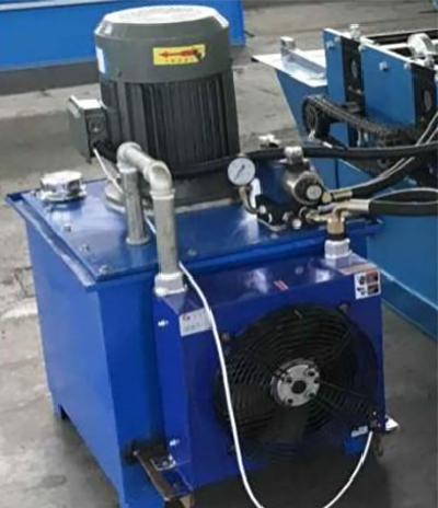 Hydraulic station of roofing sheet machine