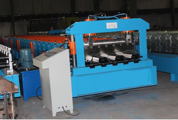 Floor decking rolling forming machine